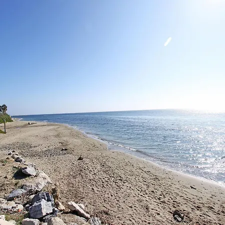Beachfront For 7 With Pool *