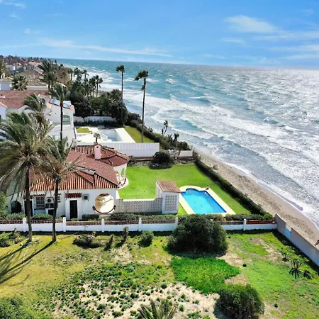 فيلة Beachfront For 7 With Pool